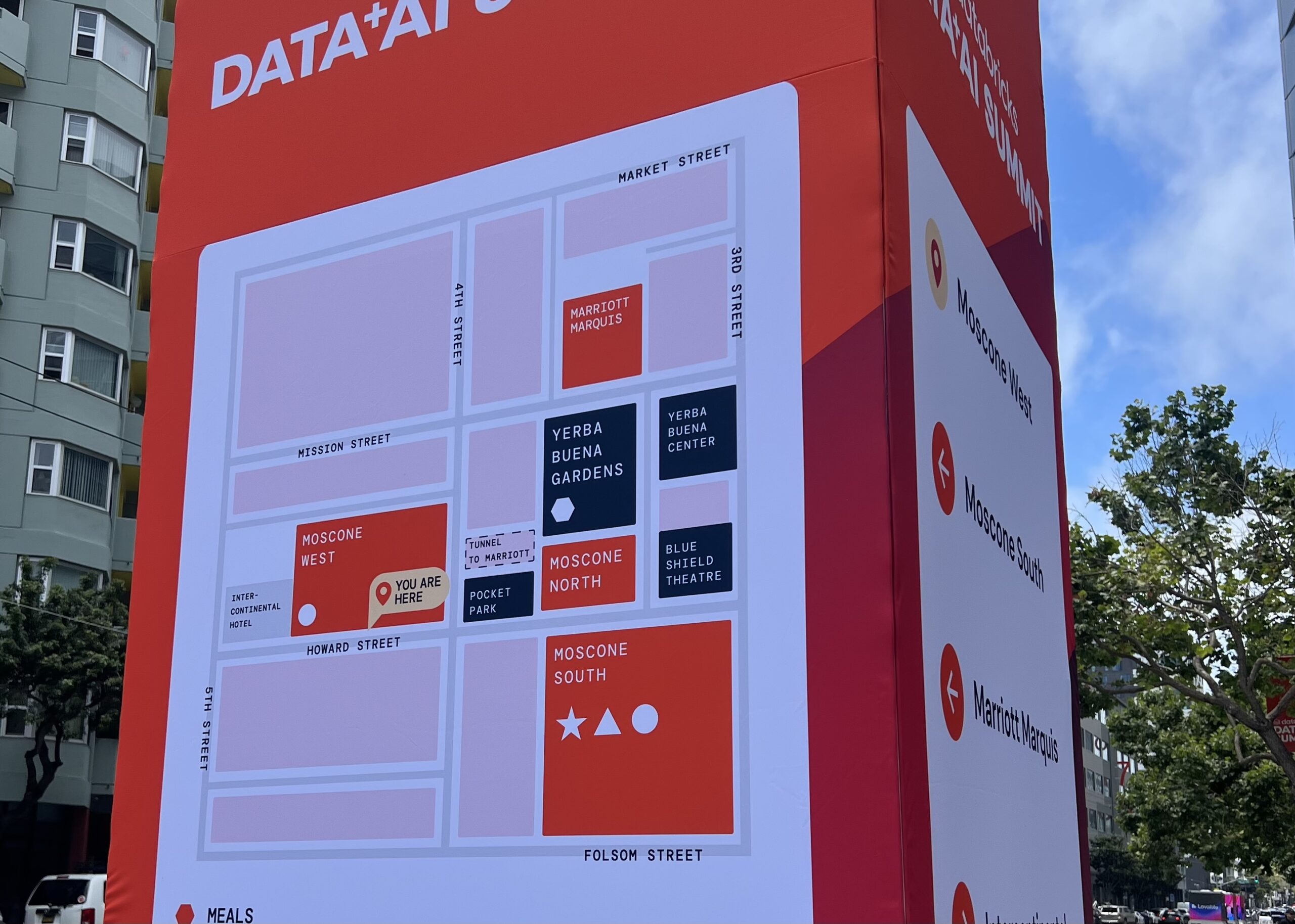 Moscone Center の案内マップ。West / South / North / Marriott Marquis と街区をまたいで会場が分散している